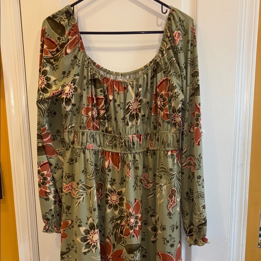 SO BRAND DRESS ELADTIC NEECKLINE WORN ON OR OFF SHOULDER LIGHT GREEN WITH MAUVE
